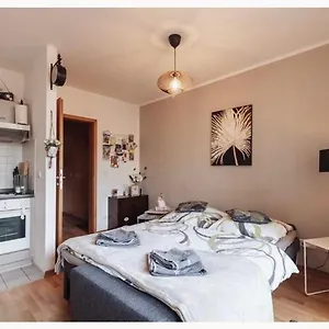 Kleine „louise“ In Der Neustadt Mit Tiefgarage Niemcy