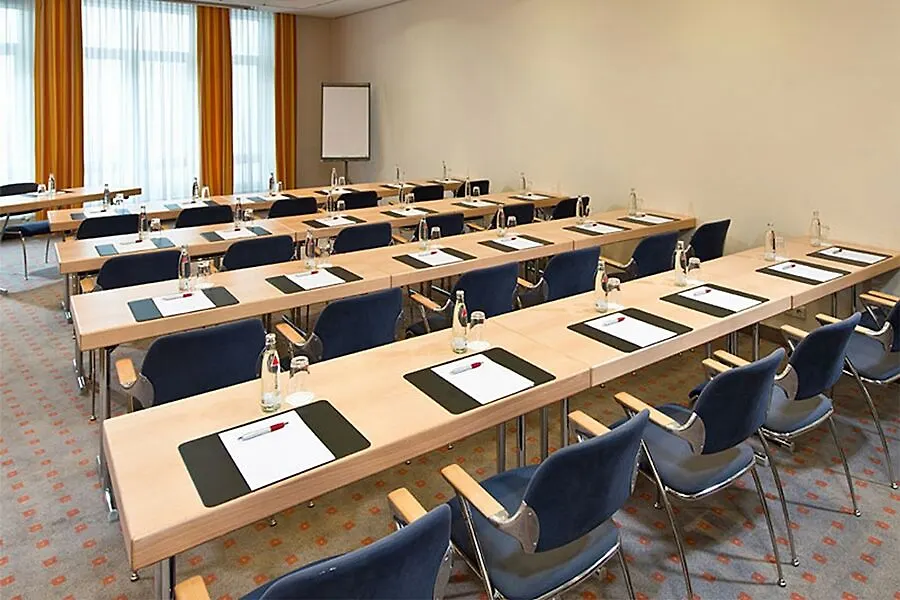 Leonardo Hotel Hamburg Airport 4*,